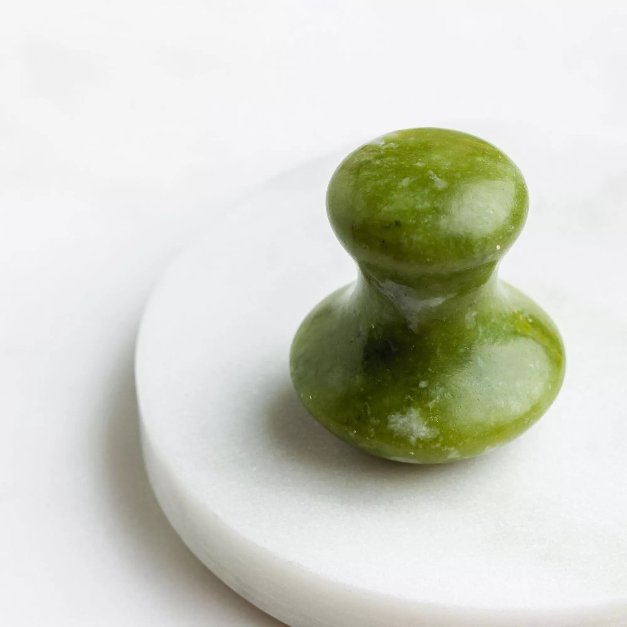 Champi Gua Sha i Grøn Jade - Naturligt Skønhedsredskab