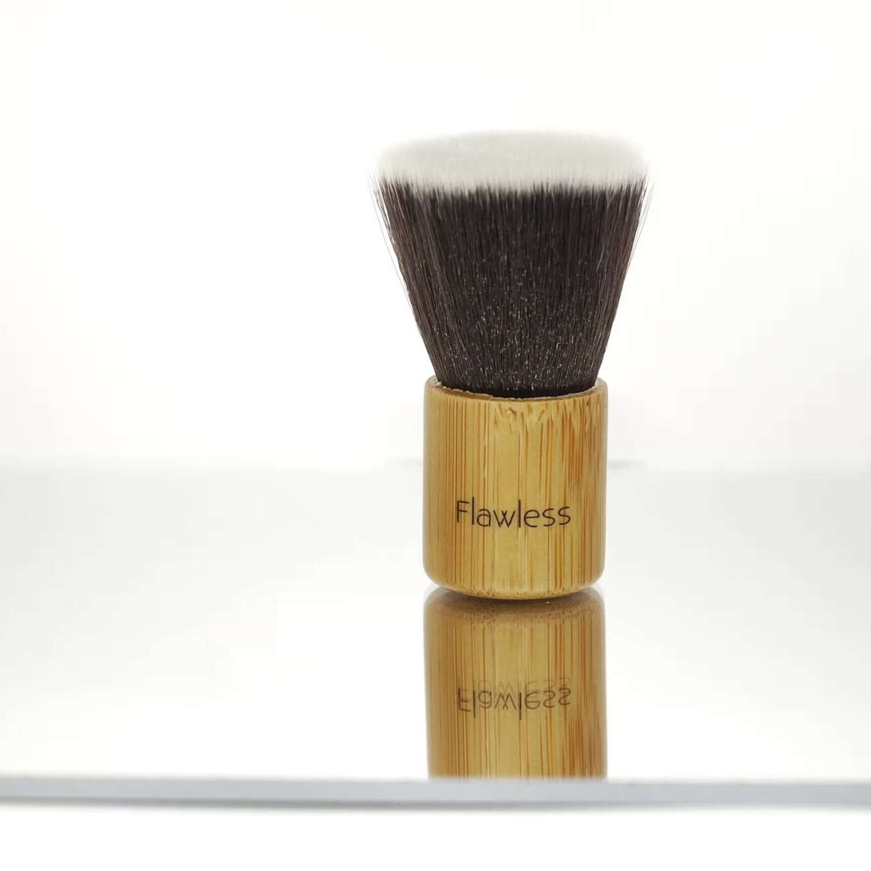 Bambus Kabuki Børste – Professionel Makeup Applikator